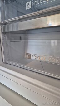 Whirlpool 70cm 400l vstavana kombinovana chladnicka - 2