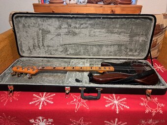 Basgitara Squier Classic Vibe '70s PB + pevný kufor - 2