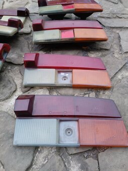 Ponúkam na predaj zadné svetlá na škoda 105/120/130 - 2