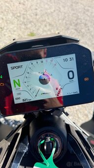 Kawasaki Z900 2025 - 2