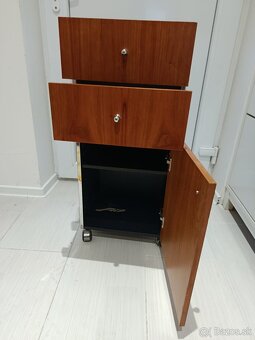 Predám nočný stolík - 2