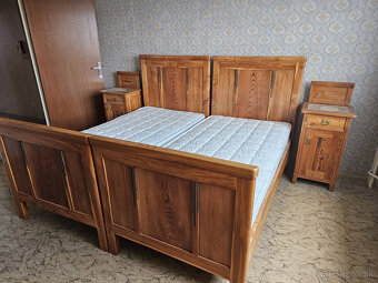Predam starozitne nabytky postele + stoliky - 2