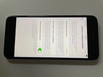 Krásny Iphone SE 2020 64GB batéria 84 percent - 2