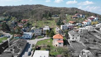 VIACGENERAČNÝ RD V HISTORICKEJ ČASTI DÚBRAVKY S VÝHĽADOM - 2