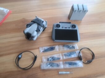 DJI MINI 4 PRO FLY MORE COMBO - 2