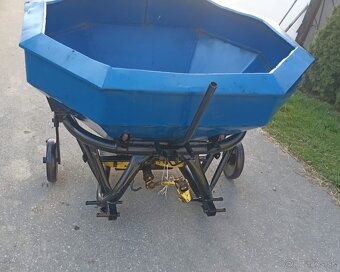 Rozmetadlo umelého hnojiva Amazone 1000L - 2
