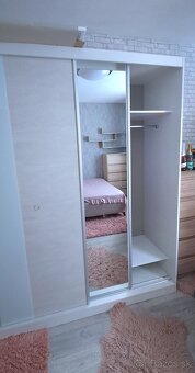 Veľká šatníková skriňa - 2