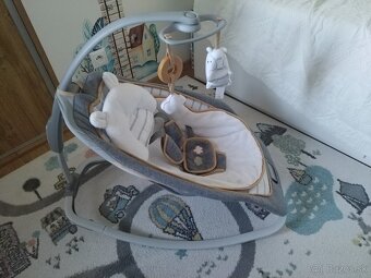 Predám detské hojdacie/vibračné kresielko - 2