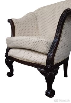 Staroẓ̌itné kreslo - 2