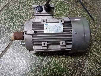 Prirubovy elektromotor - 2