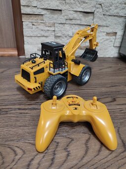 Bager na diaľkové ovládanie - 2