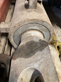 Hydraulicky valec - 2
