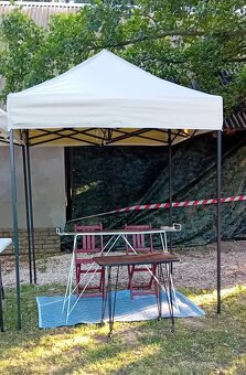 Rozkladací predajný stánok béžový 2 x 2 m - 2