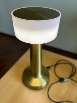 BEZDRÔTOVÁ DOTYKOVÁ LED LAMPA - 2