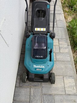 Akumulátorová kosačka Makita DLM382PM2 - 2