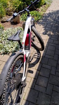 Predám dámsky elektrobicykel Cube Access Hybrid Pro 500 - 2