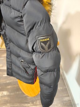 Zimná čierna chlapčenská vetrovka s červeným vnútrom - 2