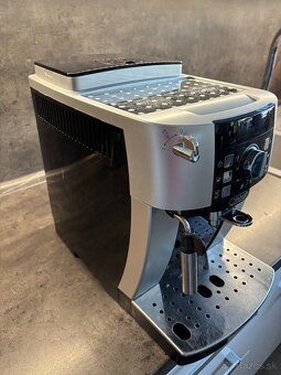 Predám plnoautomatický kávovar Delonghi - 2