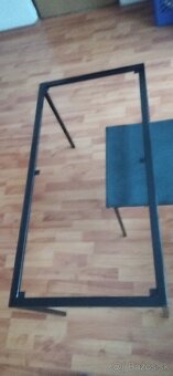 Stôl a stoličky. - 2