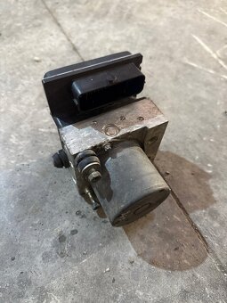 ABS KOCKA JEDNOTKA 4F0 910 517 AD - 2