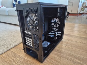 Predám PC skrinku Fractal Define R5 Titanium - 2