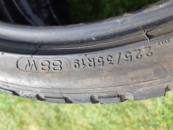 225/35 r19 zimne pneumatiky - 2