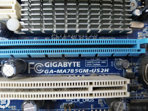 doska Gigabyte GA-MA785GMUS2H + AMD Phenom II X4 940 - 2