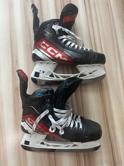 CCM FT6 PRO SR 9,5 korčule - 2