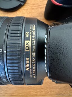 Nikon D5600 a Nikkor 18-140 s príslušenstvom - 2