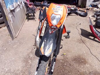 Predám KTM EXC 250 je to 2-tak rok 2001 pojazna - 2