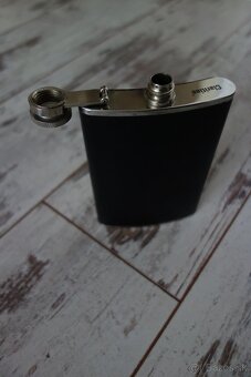 Nerezová ploskačka potiahnutá kožou - ťapka. - 2