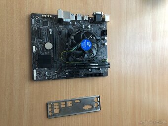 Predám dosku GIGABYTE + CPU i3-10105F - 2