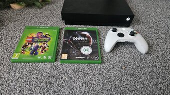 Xbox One X 1TB + joypad a hry - 2