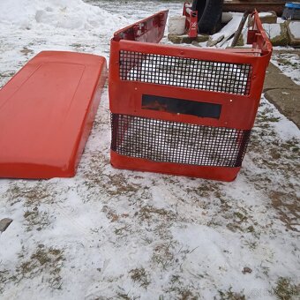 Predám hranatu kapotu na Zetor. - 2