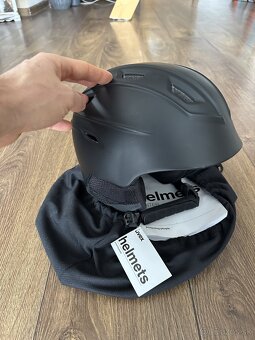 NOVÁ lyžiarska helma prilba UVEX - 2