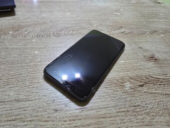 Iphone 11 64gb s novou bateriou a 100 percentnym zdravym ip - 2