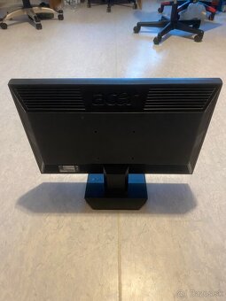 Monitor Acer V223W - 2