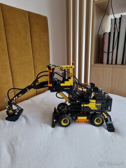 LEGO Technic 42053 Volvo EW160E - 2