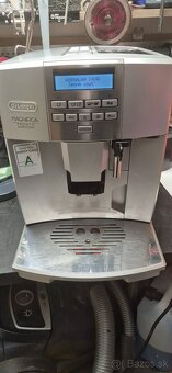 DeLonghi ESAM 04.350S Magnifica NEFUNKCNY - 2