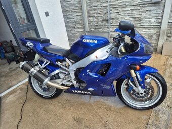 Yamaha R1 - 2