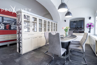 Elegantný historický byt s jedinečnou atmosférou a veľkoryso - 2