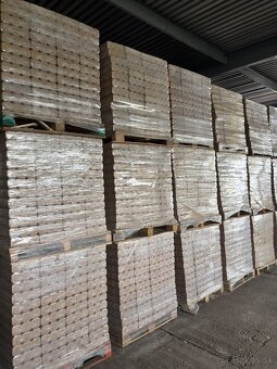 Brikety, pelety, pal. drevo. - 2