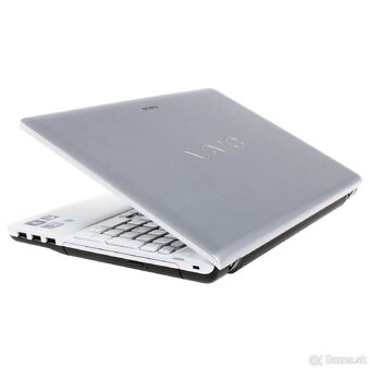 Predám notebook Sony Vaio VPC-EB2M1E - 2