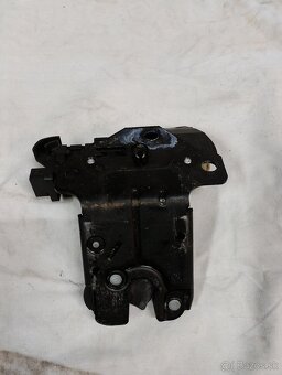 Predám zámok kufra audi - 2