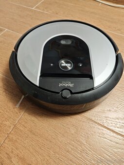 Predám robotický vysávač urobiť roomba i7 - 2