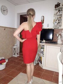 Červené šaty - 2
