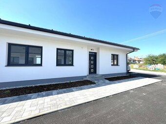 REZERVÁCIA Predaj rodinného domu, 3 izby, Tomášikovo, novos - 2