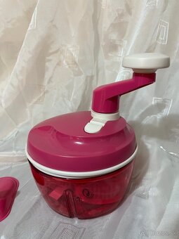 Slahac a sekac v jednom Tupperware - 2