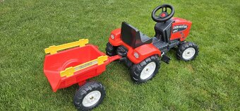 Slapaci traktor s vleckou - 2