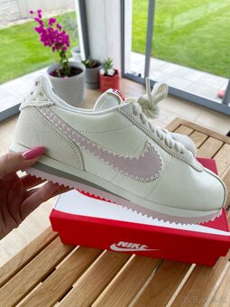 Nike Cortez Valentines day 2025 limited edition - 2